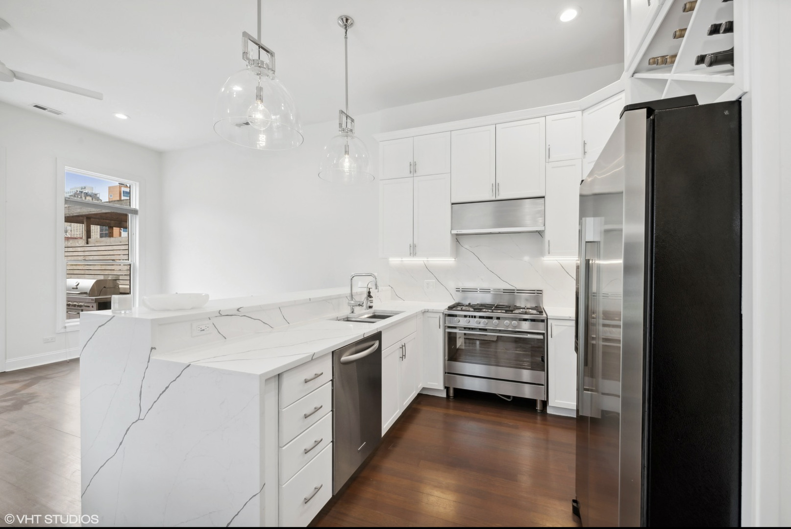 215 N GREEN Street 2