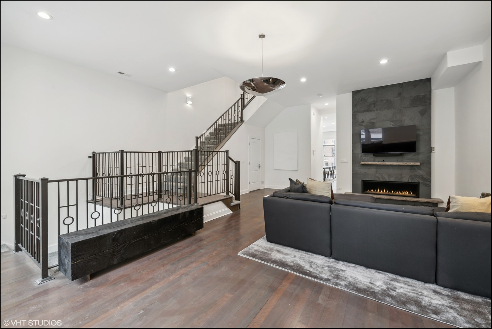 215 N GREEN Street 2