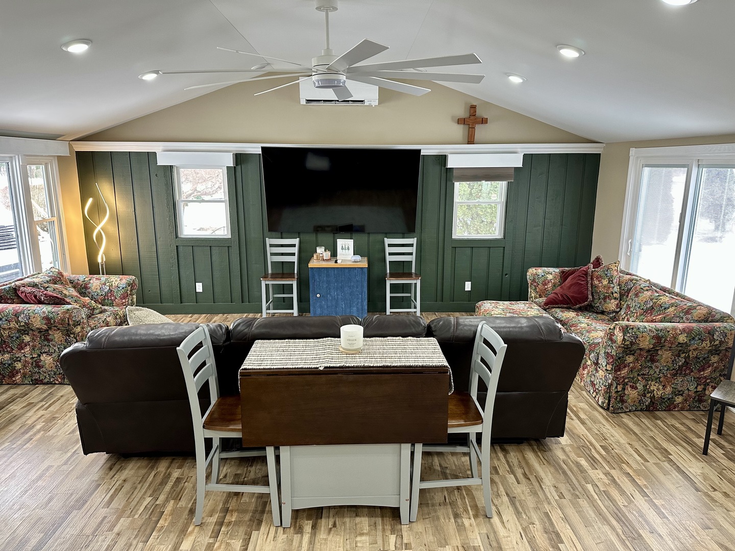 Crystal Lake, Illinois 60014, United States, 4 Bedrooms Bedrooms, ,3 BathroomsBathrooms,Residential,Active,254529