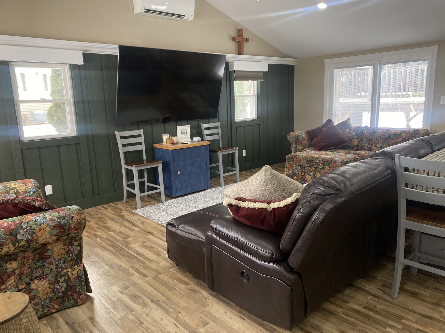 Crystal Lake, Illinois 60014, United States, 4 Bedrooms Bedrooms, ,3 BathroomsBathrooms,Residential,Active,254529