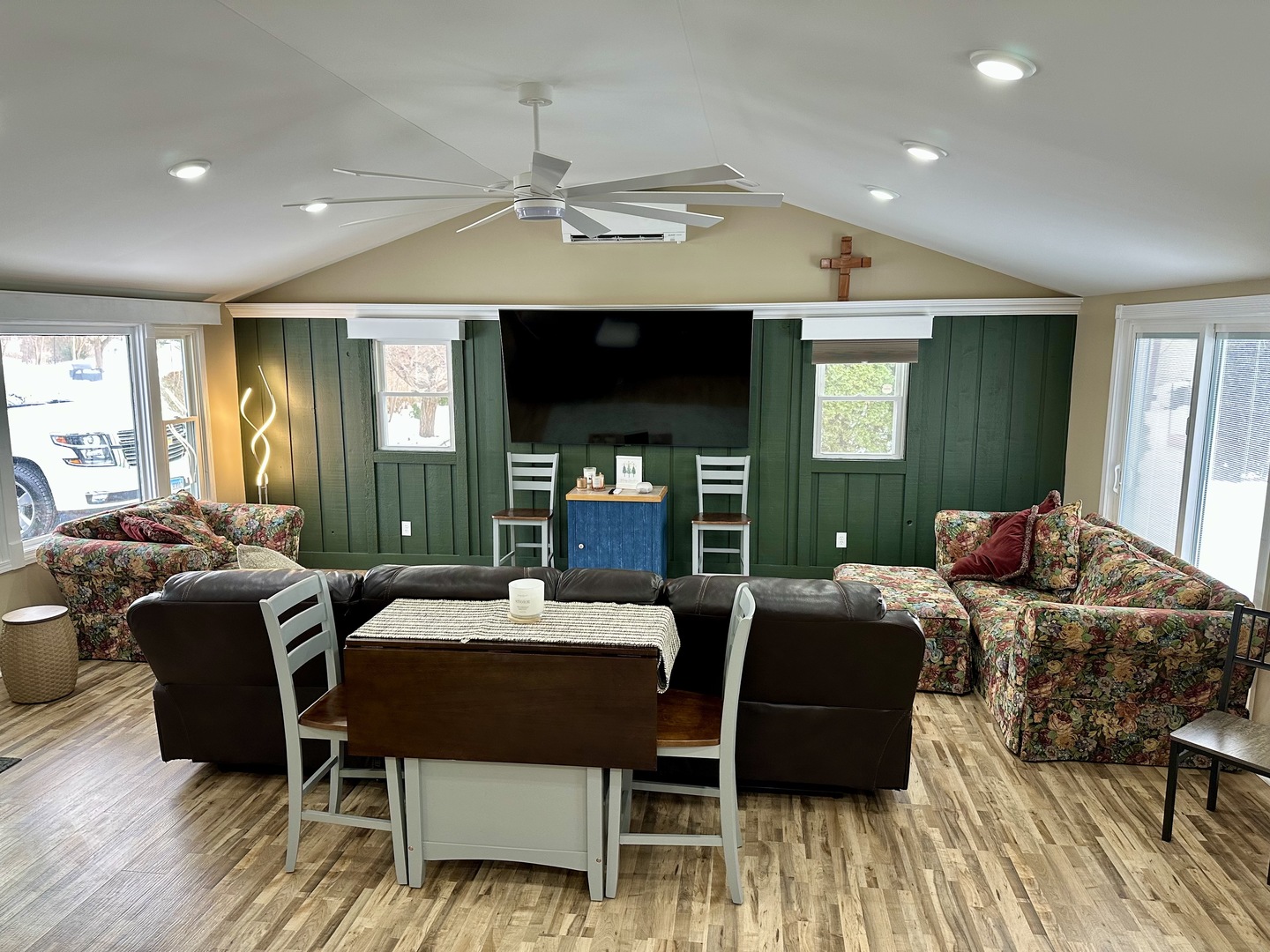 Crystal Lake, Illinois 60014, United States, 4 Bedrooms Bedrooms, ,3 BathroomsBathrooms,Residential,Active,254529