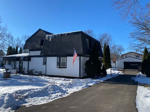 Photo of 72 Clover Drive, Crystal Lake, IL 60014 (MLS # 12531711)