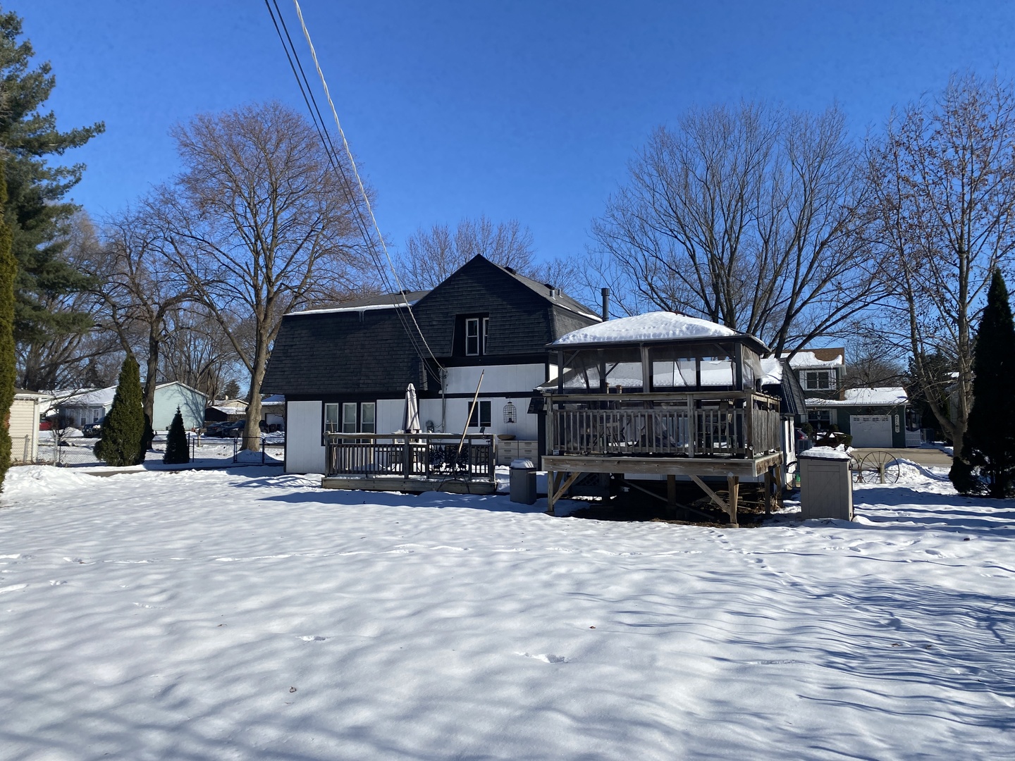 Crystal Lake, Illinois 60014, United States, 4 Bedrooms Bedrooms, ,3 BathroomsBathrooms,Residential,Active,254529