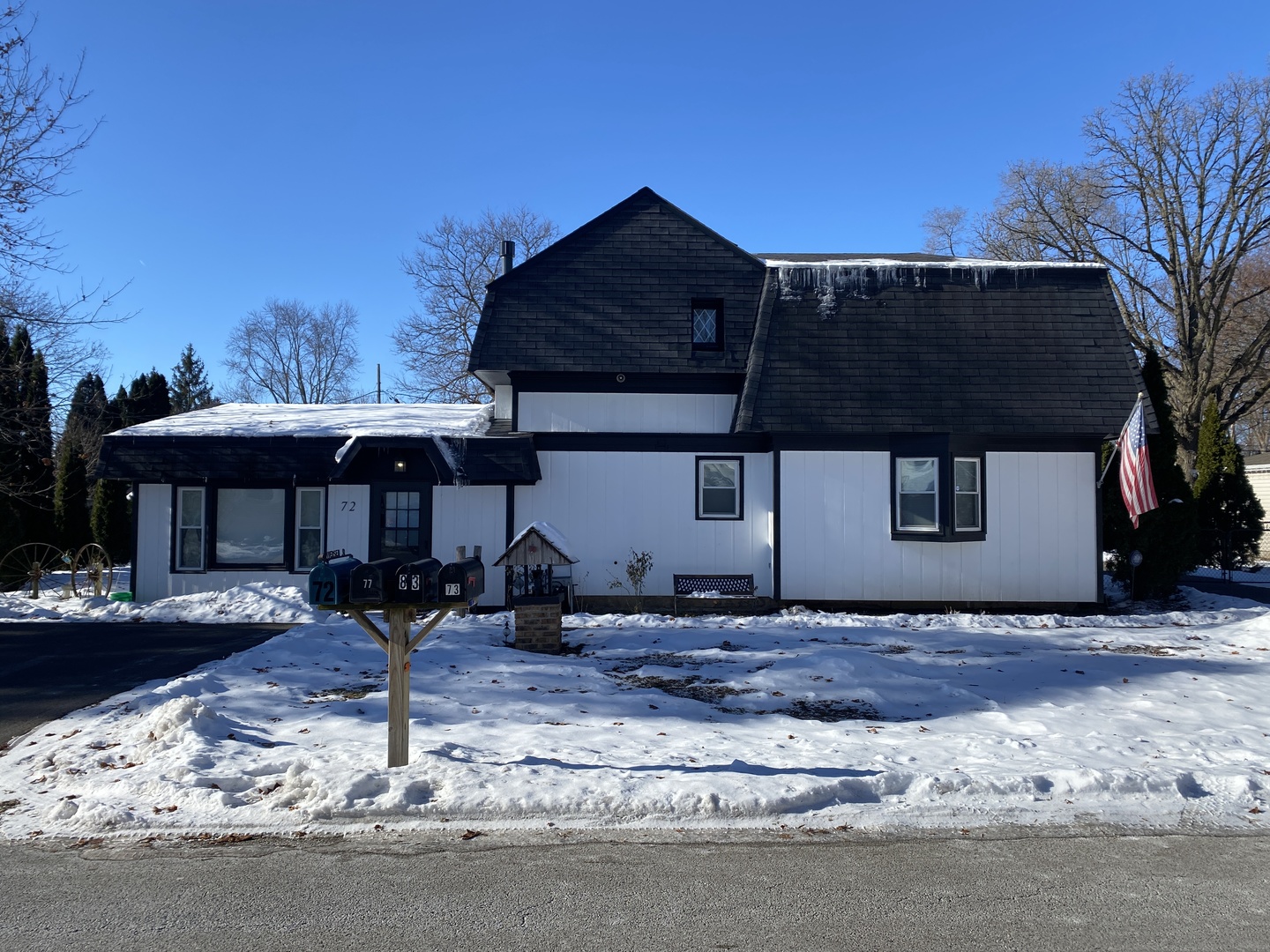 Crystal Lake, Illinois 60014, United States, 4 Bedrooms Bedrooms, ,3 BathroomsBathrooms,Residential,Active,254529