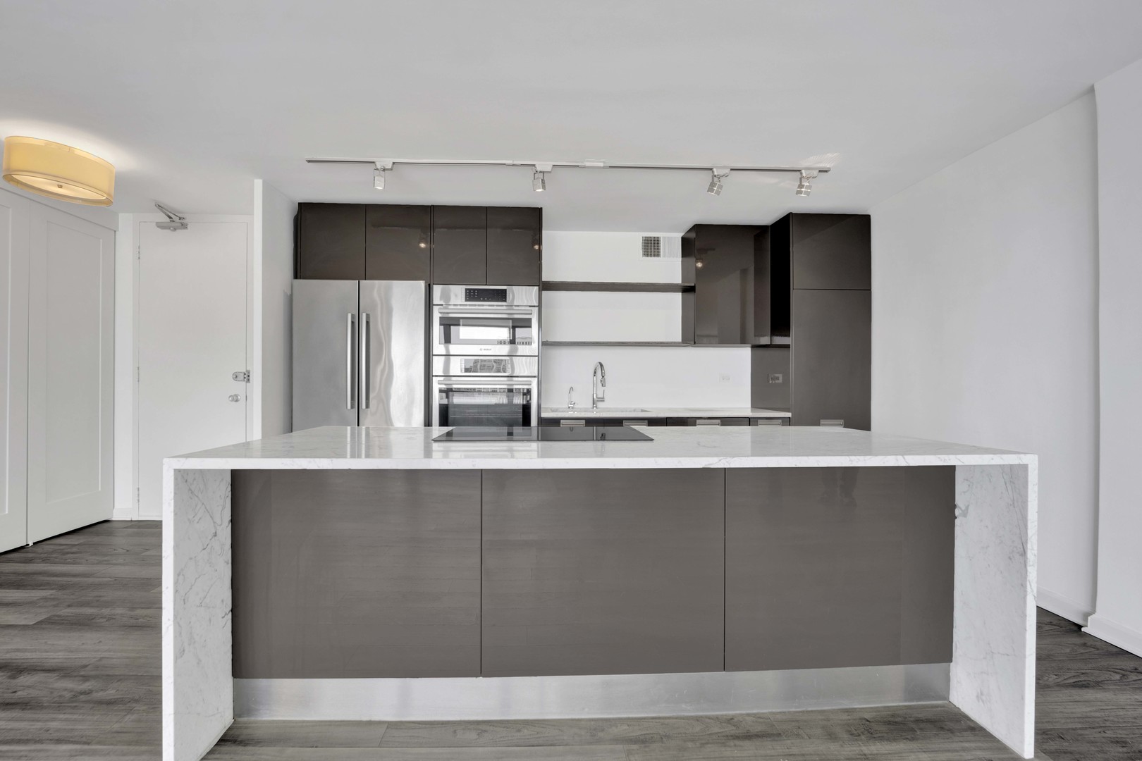 330 W Diversey Parkway 2102