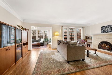 Tiny photo for 801 Hinman Avenue #1, Evanston, IL 60202 (MLS # 12574007)