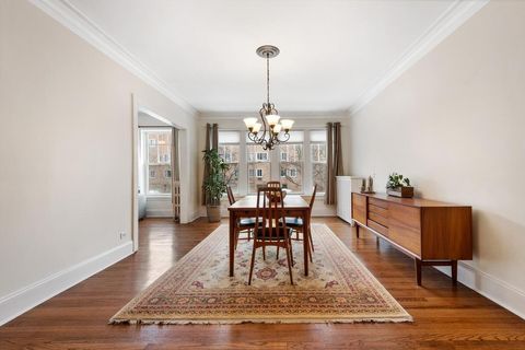 Tiny photo for 801 Hinman Avenue #1, Evanston, IL 60202 (MLS # 12574007)