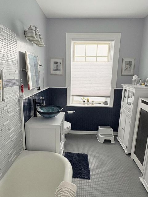 Tiny photo for 801 Hinman Avenue #1, Evanston, IL 60202 (MLS # 12574007)