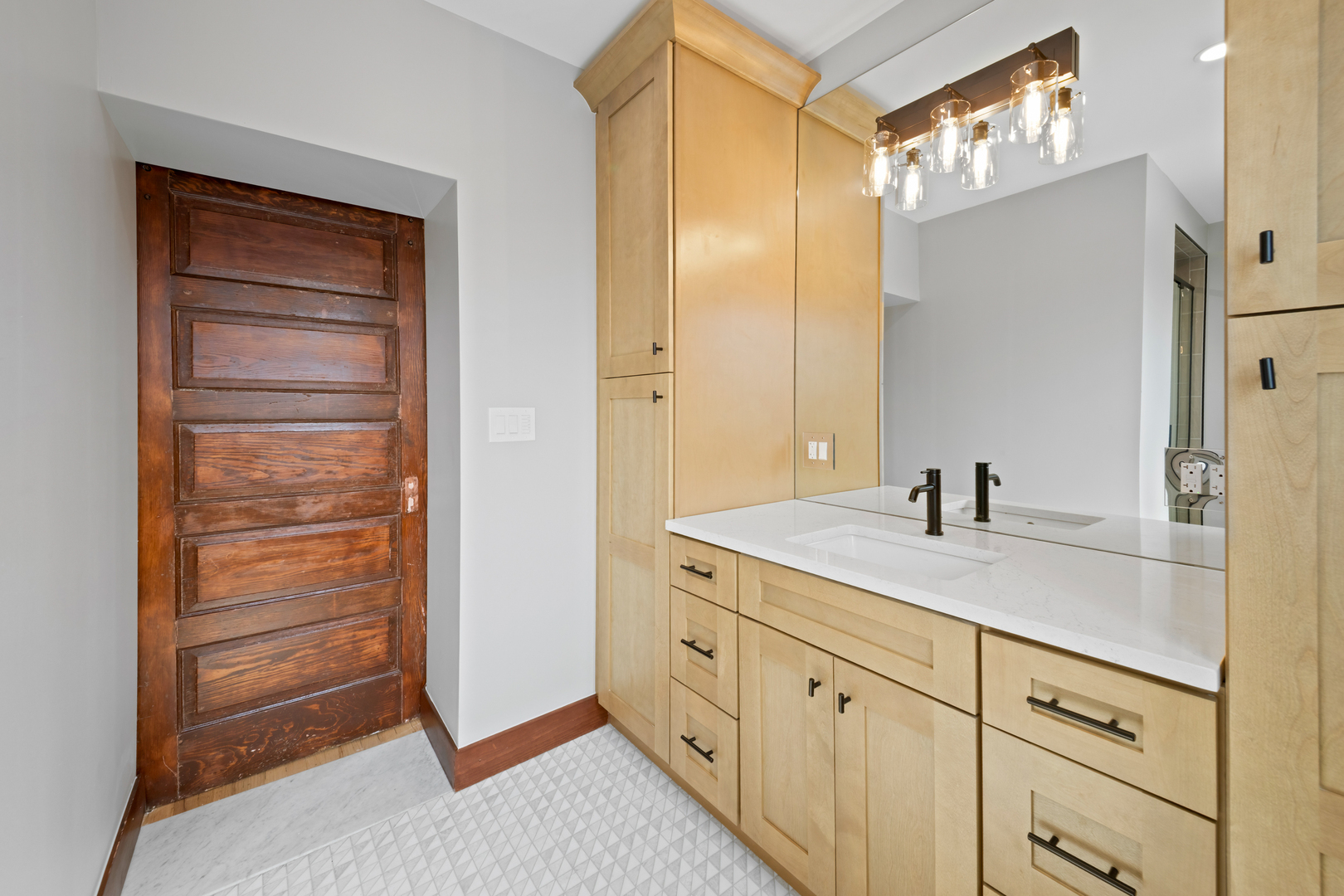 Chicago, Illinois 60625, United States, 4 Bedrooms Bedrooms, ,2 BathroomsBathrooms,Residential,Active,180815