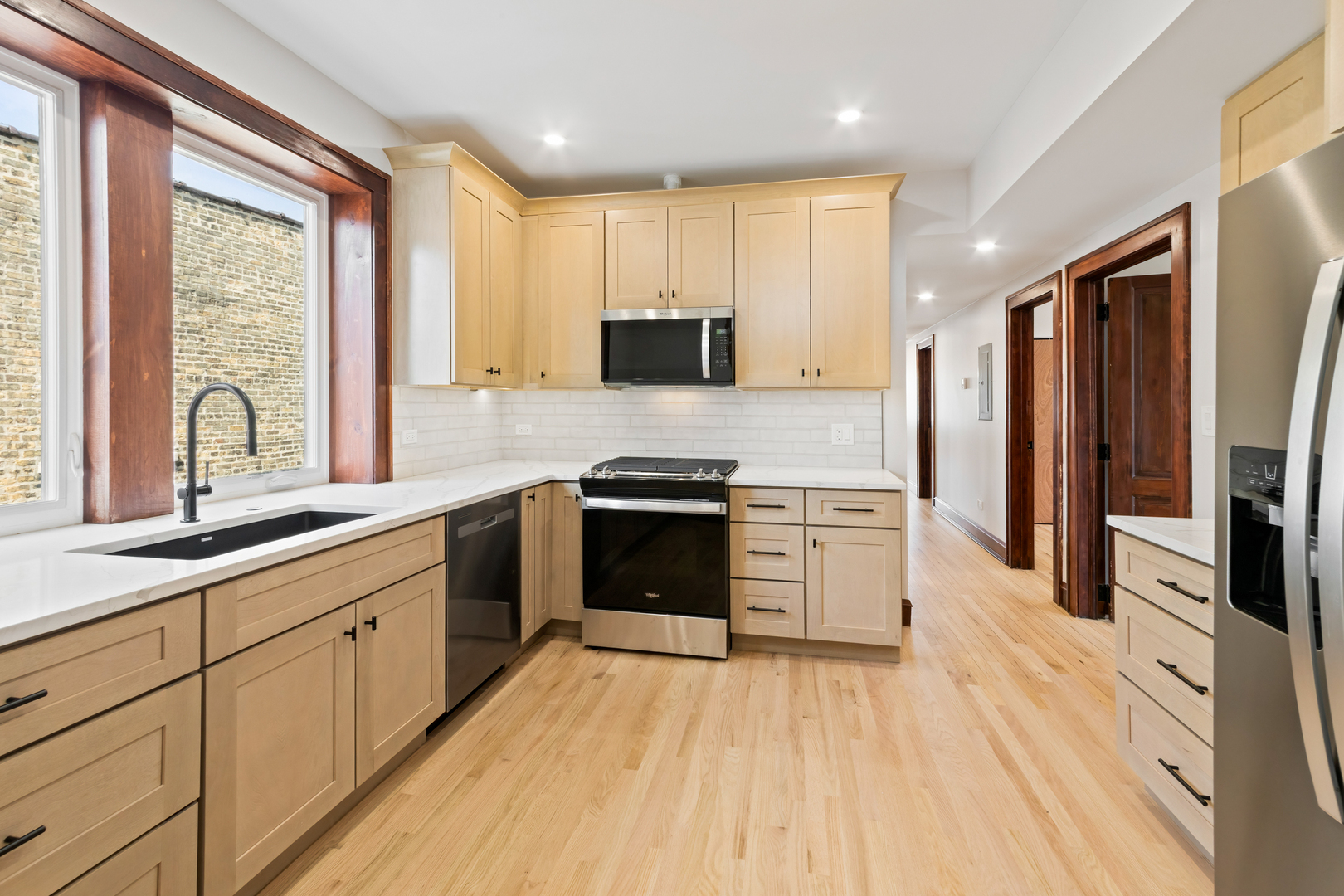 Chicago, Illinois 60625, United States, 4 Bedrooms Bedrooms, ,2 BathroomsBathrooms,Residential,Active,180815