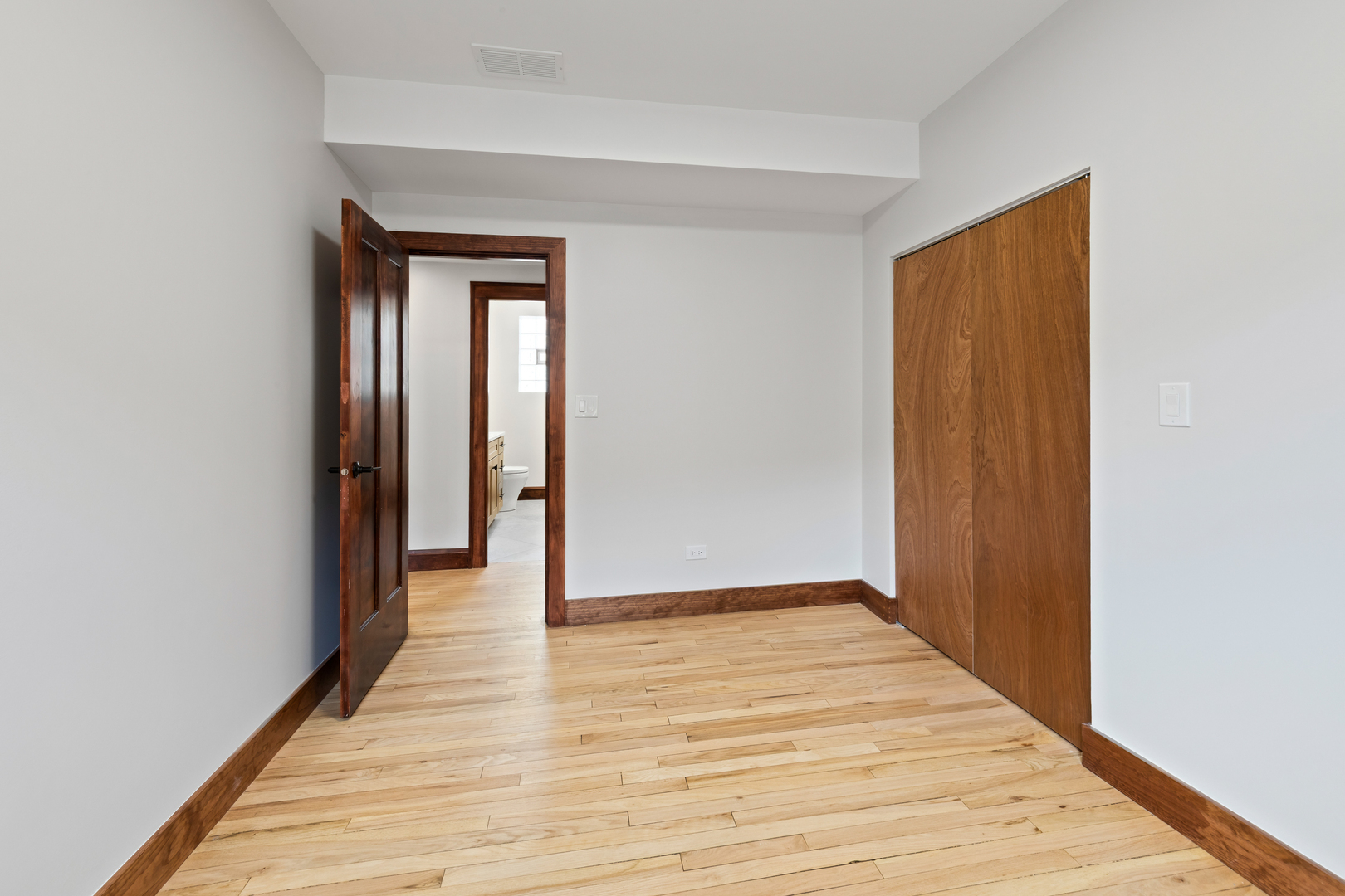 Chicago, Illinois 60625, United States, 4 Bedrooms Bedrooms, ,2 BathroomsBathrooms,Residential,Active,180815