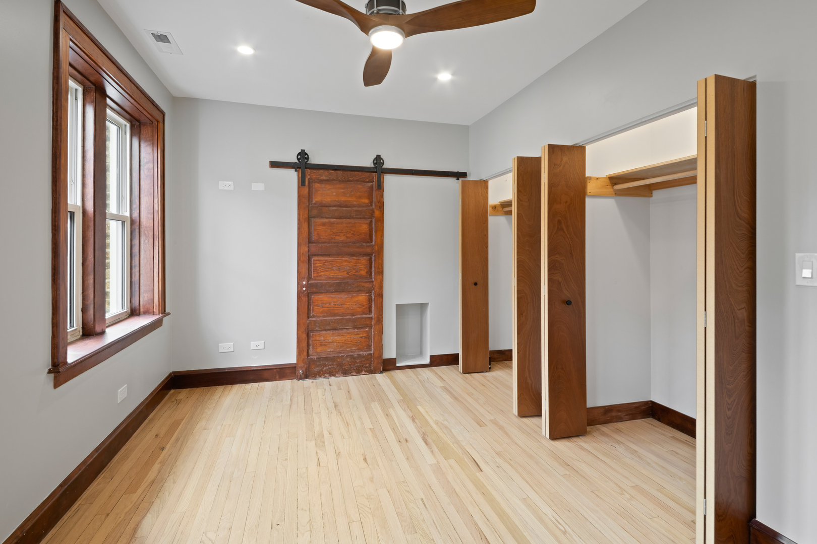 Chicago, Illinois 60625, United States, 4 Bedrooms Bedrooms, ,2 BathroomsBathrooms,Residential,Active,180815