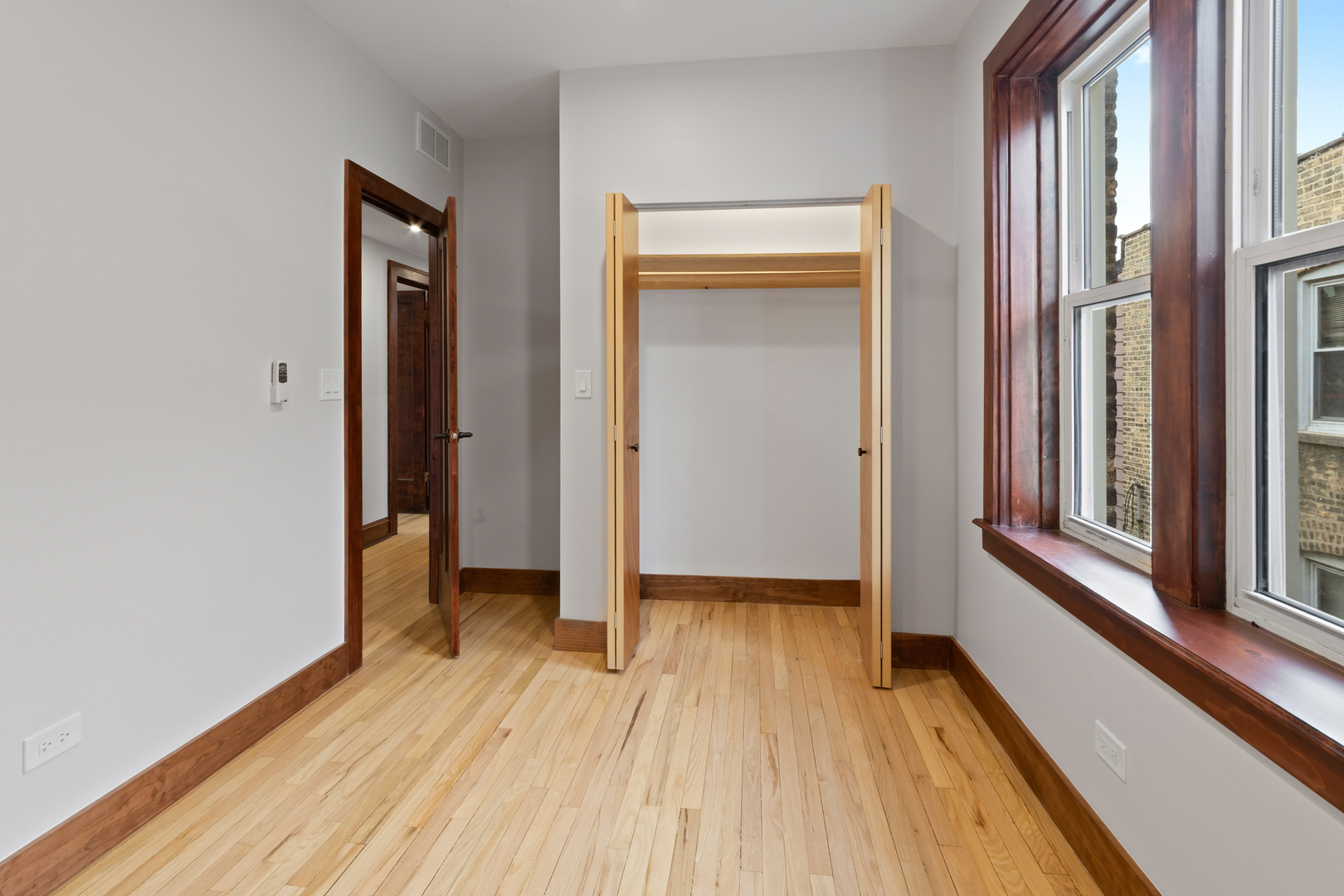 Chicago, Illinois 60625, United States, 4 Bedrooms Bedrooms, ,2 BathroomsBathrooms,Residential,Active,180815