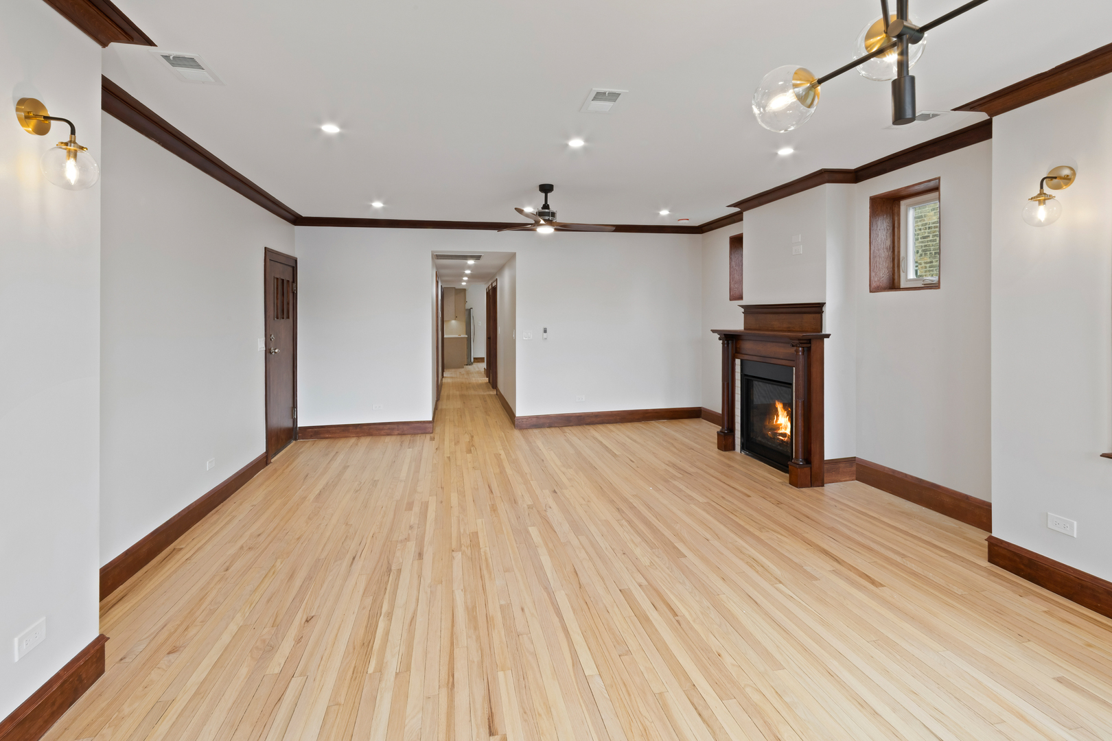 Chicago, Illinois 60625, United States, 4 Bedrooms Bedrooms, ,2 BathroomsBathrooms,Residential,Active,180815