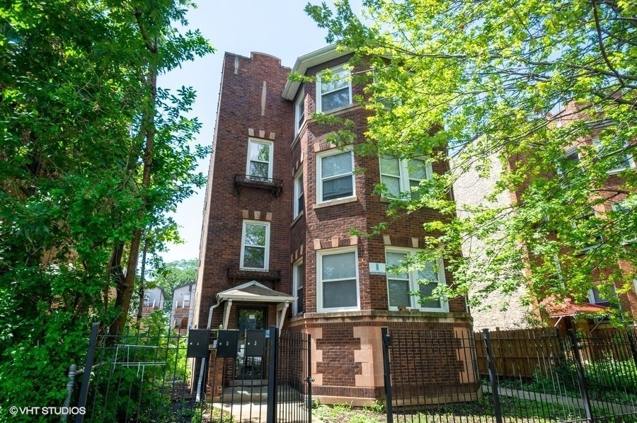 Chicago, Illinois 60625, United States, 4 Bedrooms Bedrooms, ,2 BathroomsBathrooms,Residential,Active,180815