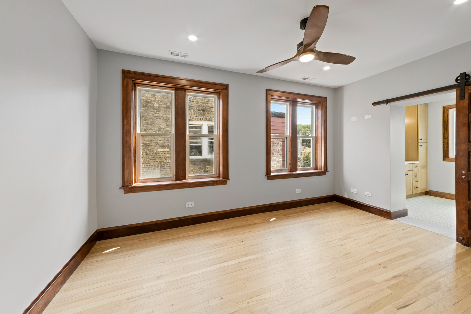 Chicago, Illinois 60625, United States, 4 Bedrooms Bedrooms, ,2 BathroomsBathrooms,Residential,Active,180815