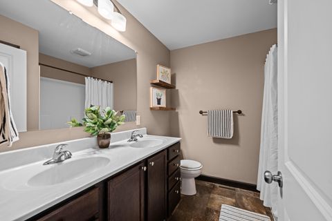 Tiny photo for 1559 Olde Brandy Lane, Davenport, IA 52807 (MLS # 100000255)