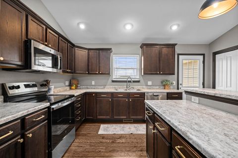 Tiny photo for 1559 Olde Brandy Lane, Davenport, IA 52807 (MLS # 100000255)