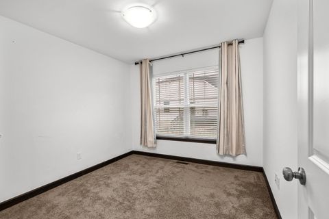 Tiny photo for 1559 Olde Brandy Lane, Davenport, IA 52807 (MLS # 100000255)