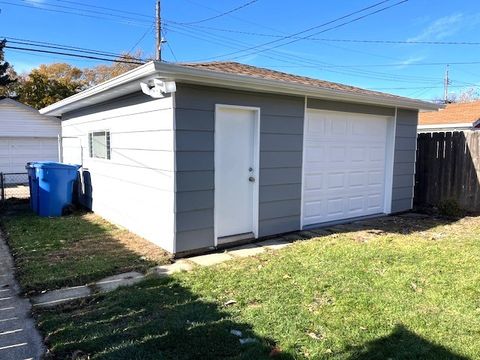 Tiny photo for 10050 S Fairfield Avenue, Chicago, IL 60655 (MLS # 12517396)