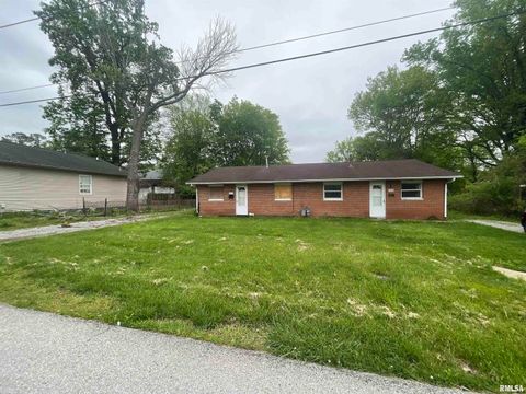 Tiny photo for 703 W HIGH Street, Carbondale, IL 62901 (MLS # EB458645)