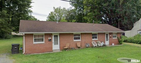 Photo of 703 W HIGH Street, Carbondale, IL 62901 (MLS # EB458645)