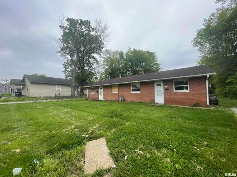 Tiny photo for 703 W HIGH Street, Carbondale, IL 62901 (MLS # EB458645)