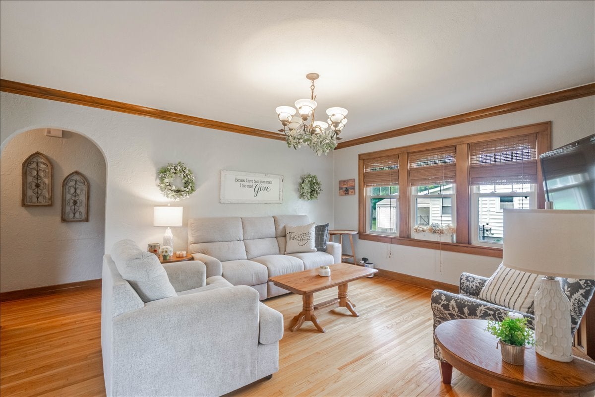 111 LOREN Street