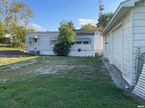 Photo of 312 E RANDOLPH Street, Mcleansboro, IL 62859 (MLS # EB460192)