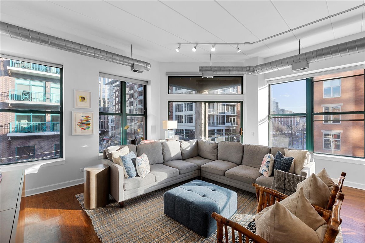 936 W Madison Street 4C