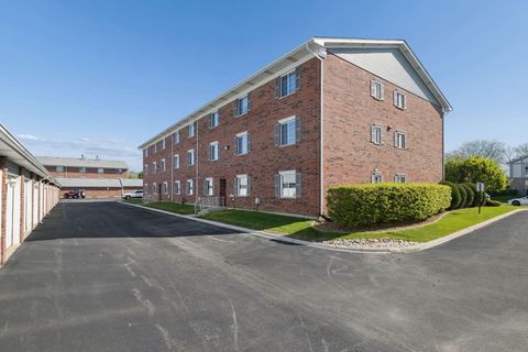 Tiny photo for 18230 Eagle Drive #1N, Tinley Park, IL 60477 (MLS # 12626890)