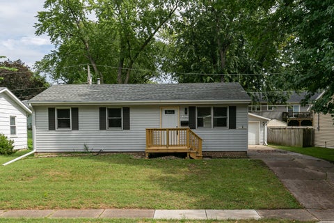 Photo of 3323 Kimberly Downs Road, Davenport, IA 52722 (MLS # 12759676)