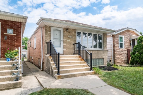 Tiny photo for 11233 S Whipple Street, Chicago, IL 60655 (MLS # 12714568)