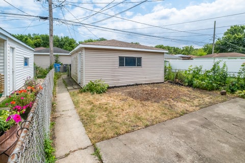 Tiny photo for 11233 S Whipple Street, Chicago, IL 60655 (MLS # 12714568)