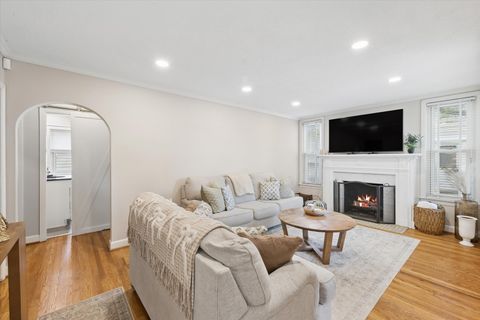 Tiny photo for 923 S Fairfield Avenue, Elmhurst, IL 60126 (MLS # 12626140)