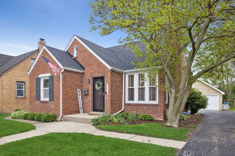 Photo of 923 S Fairfield Avenue, Elmhurst, IL 60126 (MLS # 12626140)