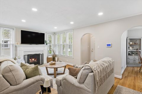 Tiny photo for 923 S Fairfield Avenue, Elmhurst, IL 60126 (MLS # 12626140)