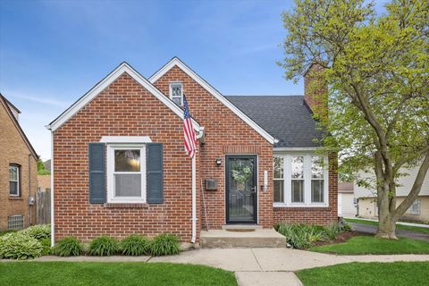 Tiny photo for 923 S Fairfield Avenue, Elmhurst, IL 60126 (MLS # 12626140)