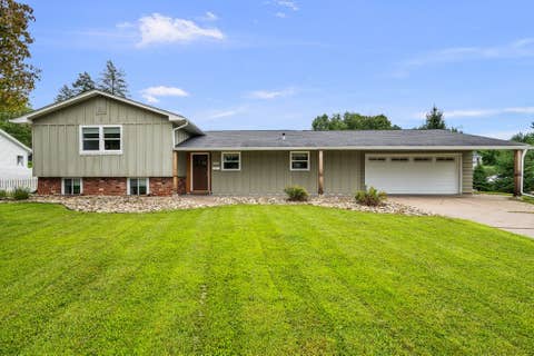 Photo of 2603 Harmony Drive, Bettendorf, IA 52722 (MLS # 12736838)