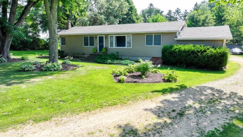 Photo of 1727 HWY 67 Avenue, Clinton, IA 52732 (MLS # 12716235)