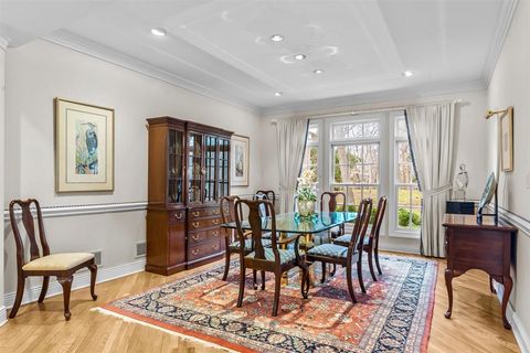 Tiny photo for 852 Gloucester Xing Xing, Lake Forest, IL 60045 (MLS # 12607015)