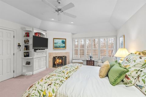 Tiny photo for 852 Gloucester Xing Xing, Lake Forest, IL 60045 (MLS # 12607015)