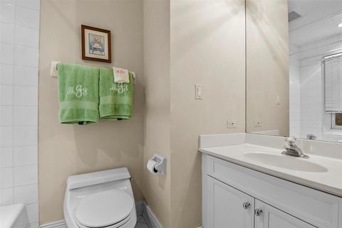 Tiny photo for 852 Gloucester Xing Xing, Lake Forest, IL 60045 (MLS # 12607015)