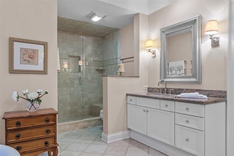 Tiny photo for 852 Gloucester Xing Xing, Lake Forest, IL 60045 (MLS # 12607015)