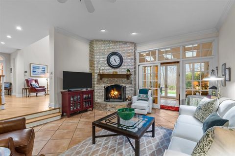 Tiny photo for 852 Gloucester Xing Xing, Lake Forest, IL 60045 (MLS # 12607015)