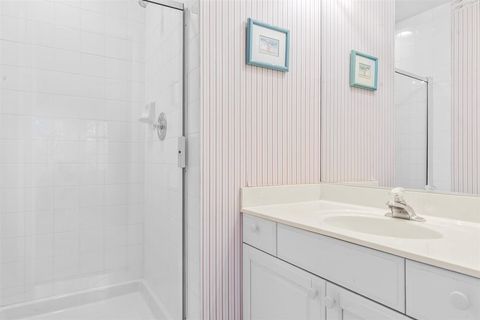 Tiny photo for 852 Gloucester Xing Xing, Lake Forest, IL 60045 (MLS # 12607015)