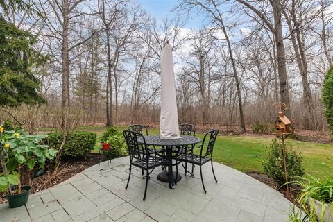 Tiny photo for 852 Gloucester Xing Xing, Lake Forest, IL 60045 (MLS # 12607015)