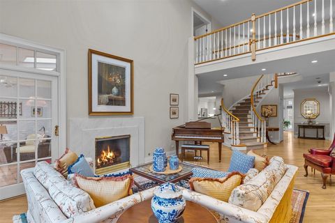 Tiny photo for 852 Gloucester Xing Xing, Lake Forest, IL 60045 (MLS # 12607015)