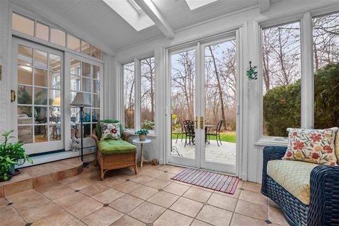 Tiny photo for 852 Gloucester Xing Xing, Lake Forest, IL 60045 (MLS # 12607015)