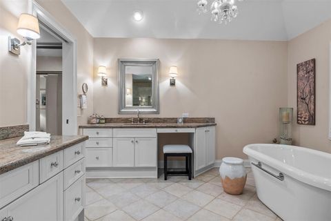 Tiny photo for 852 Gloucester Xing Xing, Lake Forest, IL 60045 (MLS # 12607015)